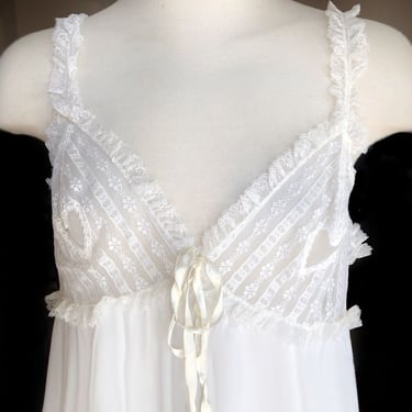 Vintage Bridal Lingerie GLYDONS Nightgown White Long Nighty, Medium Hearts 1960s 