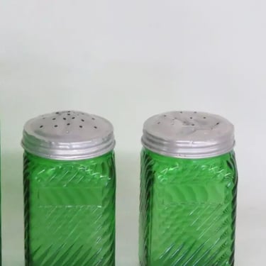 Owens Illinois Diagonal Ribbed Emerald Green Glass Shakers A Pair 2921B