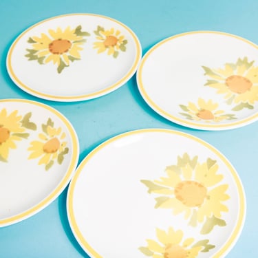 Set of 4 Vintage White Yellow Flower Round Ceramic Japanese Plates 