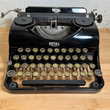 1936 Royal Junior Portable Typewriter with Case, Pica 10cpi 
