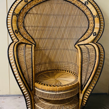 Vintage Rattan Oversized Peacock Chair/ Excellent Condition 