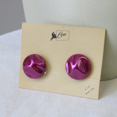 1950s NOS Coro Magenta Pearl Clip Earrings 