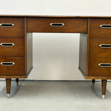 B.P. John Desk