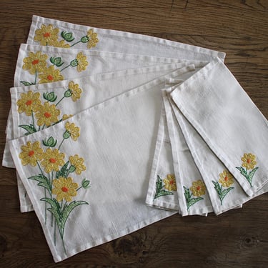 4 Sets Embroidered Linen Placemats and Napkins with Cheerful Yellow Flowers 