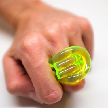 NEON GREEN BELT Ring, Acrylic Ring, Clear Ring, Lucite Ring, Acrylic Artsy Ring, Anillo Transparente, Statement Ring, Contemporary Ring 