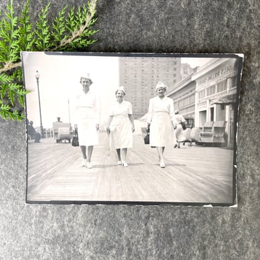 WWII nurses photo - Atlantic City boardwalk - 1948 