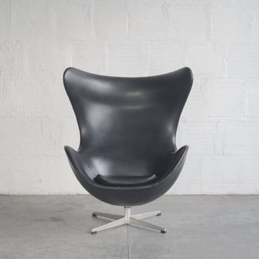 Arne Jacobsen Vinyl Egg Chair