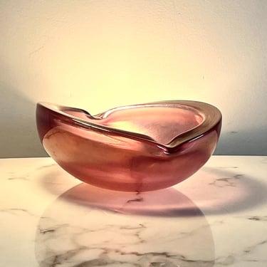 Art glass ashtray in iridescent pink 