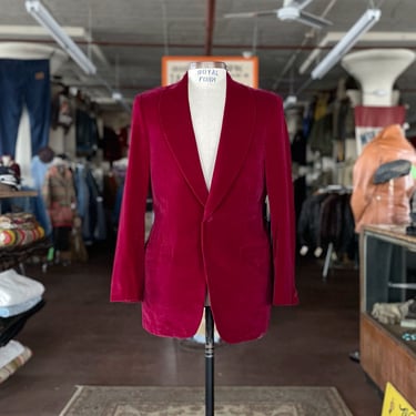 Marked Size 40 (M) Vintage 1970s Saks Fifth Avenue Shawl Collar Berry Velvet Smoking Jacket 