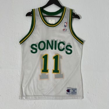 Vintage 1990's Seattle Supersonics 'Detlef Schrempf' White Champion Jersey Sz. 40 (M)