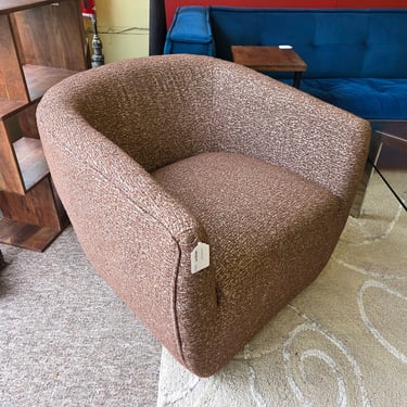 Clove Swivel Chair