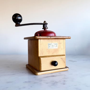 Vintage Italian Coffee Grinder Mill Wood with Metal Handle European Farmhouse Kitchen Decor Manual Rustic Industrial Red Black Appliance 