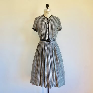 1960's Black and White Geometric Print Knit Fit and Flare Day Dress Shirtwaist Style Belted 60's Retro Mod 31" Waist Toni Todd Size Medium 