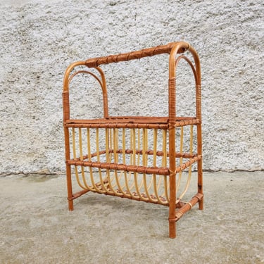 Vintage Rattan Magazine Stand/ Mid Century Rattan Newspaper Stand/ Retro Stand / Vintage Magazine Holder/ Old Newspaper Stand/ 80s 