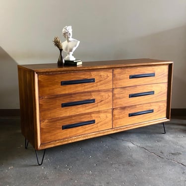 AVAILABLE**Mid Century Modern Dresser by Broyhill//Black and Wood MCM Dresser//Refinished Vintage Media Console//Vintage Modern Credenza 