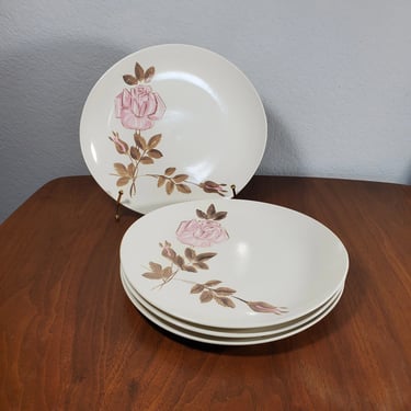 One Red Wing Pottery Rose Pattern W/ Brown Leaves Futura Shape Hand Painted Dinner Plate 
