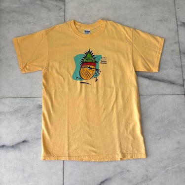Vintage Gildan Graphic T Shirt Y2K 2004 Yellow Doctor’s Hospital Hipster Mens Medium 