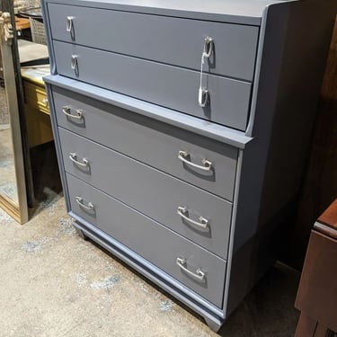 Gray dresser 37x18x46
