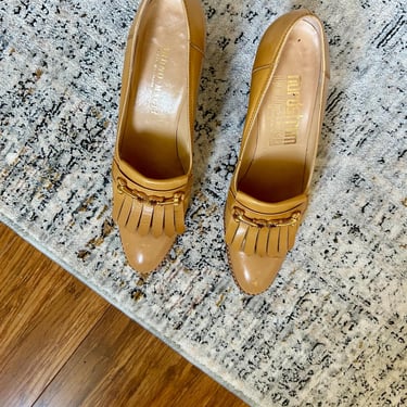 Bruno Magli Vero Cuoio tan leather tassel buckle loafer 2.5” pumps, women’s size 7.5-8 