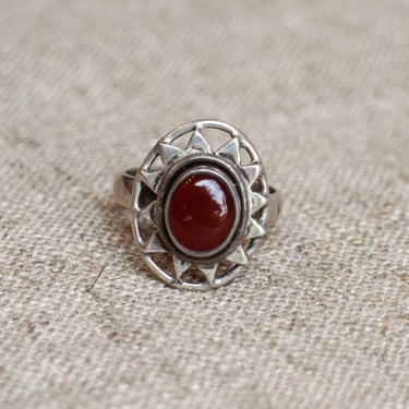 R008 silver sunburst ring with red stone size 7.75