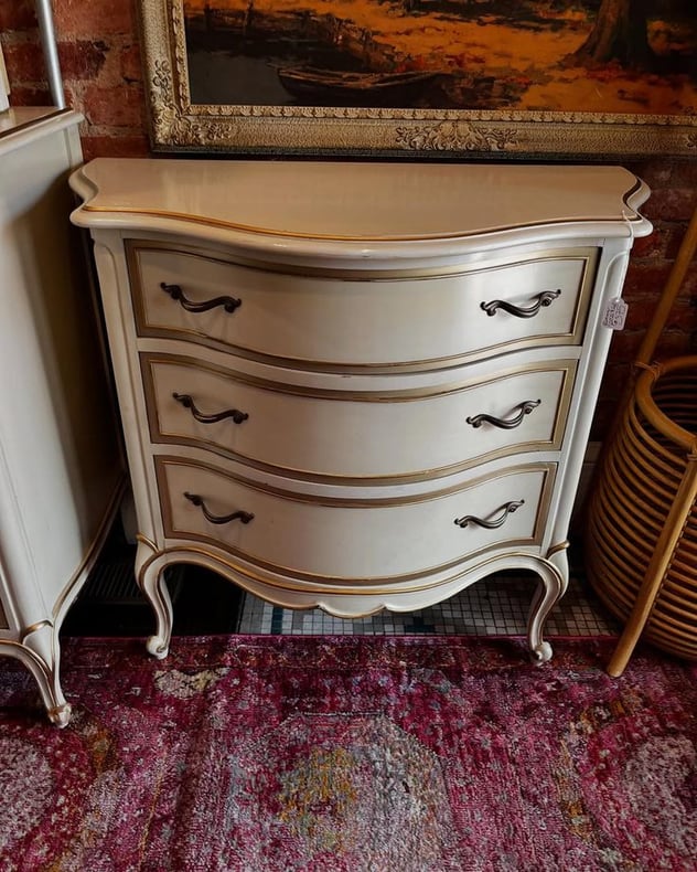 Petite 3 drawer chest by Drexel. 36.5” x 19” x 32.5”