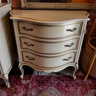 Petite 3 drawer chest by Drexel. 36.5” x 19” x 32.5”