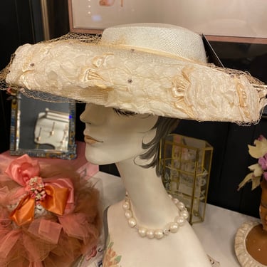 1950s platter hat, wide brim, cream floral, vintage hat, wedding hat, ivory flowers, saucer hat, cartwheel, 50s millinery, mid century 