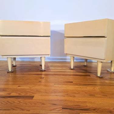Mid Century American of Martinsville Pair of Nighstands 