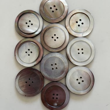 Buttons pearl 1 7/16” L10 