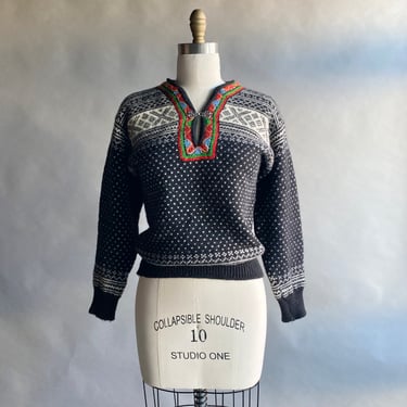 Vintage Scandinavian Wool Sweater / Vintage Norwegian Knit Sweater / Vintage Norwegian Sweater Small / Dale of Norway Sweater 