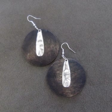 Round stained wooden and silver earrings 