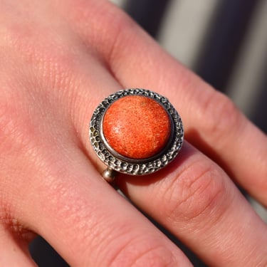 Vintage Hallmarked Sterling Silver Coral Cabochon Ring, Stipple Dot Textured Band & Setting, Natural Coral Gemstone, Bohemian, Size 7 US 