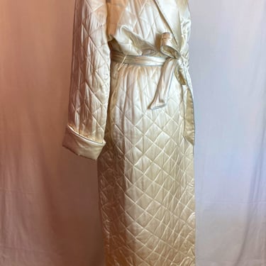 Luscious 100% silk puffy Quilted Robe Glamorous silky satin white belted waist Saks timeless old Hollywood /size LG 