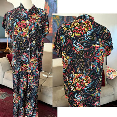 Out of This World  1950s Cold Rayon Atomic Novelty Print Dragon Print Lounge set -- size Medium/ large 