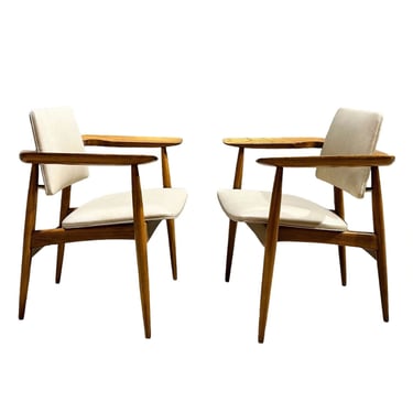 Pair Oak and Leather Arm Chairs Style Arne Vodder, 1960