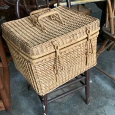 Picnic Basket Wicker Square