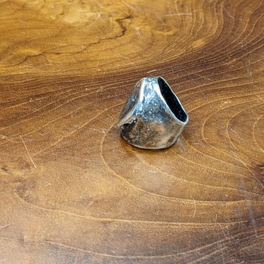 OVOID RING