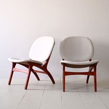 Mid-Century Nordic Lounge Chairs by Carl Edward Matthes | Timeless Elegance in Dark Wood and White Fabric 