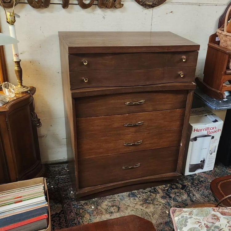 Bassett Chest of Drawers. Four drawers, MCM. 