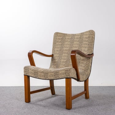 Danish Modern Elm Lounge Chair - (321-129) 