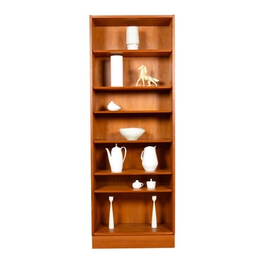 Compact 28″ Danish Modern Teak Bookcase w. Beveled Adjustable Shelves