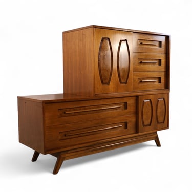 Young Manufacturing Vintage Mid Century Modern Rare Staggered 10 Drawer Dresser c. 1960s 