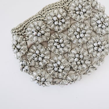 60s 70s Vintage Silver Crochet Metallic Beaded Clutch Handbag Purse Bag Flowers // Vintage wedding Evening Bag Bag silver crochet Flowers 
