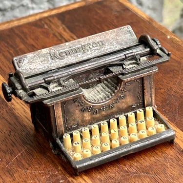 Miniature Remington Typewriter Novelty Pencil Sharpener Vintage Retro Kitsch 