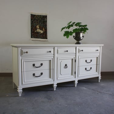 AVAILABLE**Vintage Italian Provincial Credenza in Taupe//Off White Traditional Sideboard 
