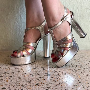 70s Silver Platforms / Disco Era Studio 54 Dancing Queen Leather Shoes / Metallic Holiday Party Shoes / 1970's Seventies Shoes 