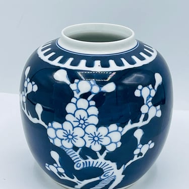 Vintage Chinese Blue & White Porcelain Ginger Jar Vase Cherry Prunus Blossoms 