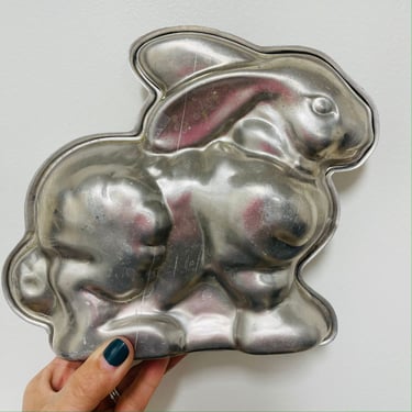 Vintage 3D Bunny Cake Tin
