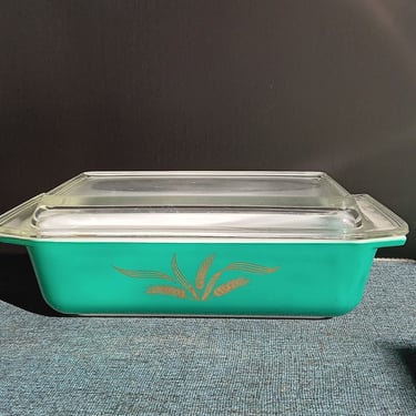 Pyrex Green Wheat Rare Promotional Baking Dish with Lid Vintage from 1960 