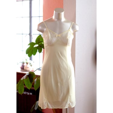 Vintage Yellow Lace Slip Dress - 1960s - Vintage Lingerie, Nighty - Flirty, Coquette 